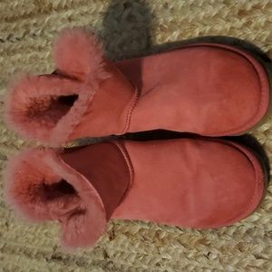 Salmon low top Ugg.